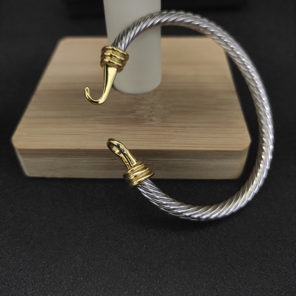 David Yurman 5mm gold hook bracelet - Picture 8 of 9